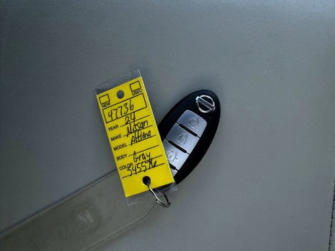 Used 2024 Nissan Kicks SV image 33