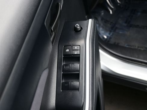 Used 2024 Toyota Highlander LE AWD/4WD image 10