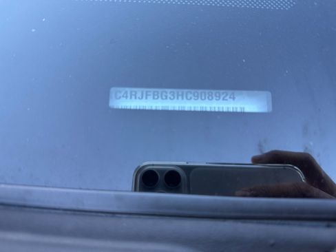 Used 2017 Jeep Grand Cherokee Limited w/ Luxury Group II image 25