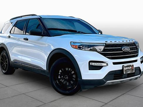 Used 2020 Ford Explorer XLT w/ Equipment Group 202A AWD/4WD image 3