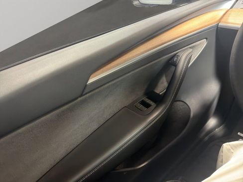 Used 2023 Tesla Model Y Performance image 12