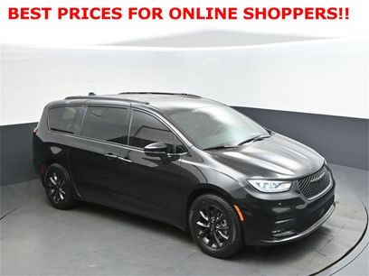 Used 2022 Chrysler Pacifica Touring-L w/ S Appearance Package