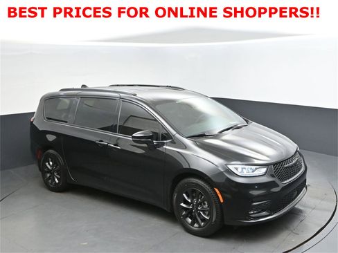 Used 2022 Chrysler Pacifica Touring-L w/ S Appearance Package image 1
