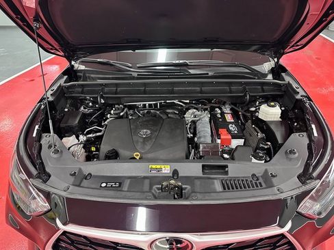 Certified 2022 Toyota Highlander XLE image 8