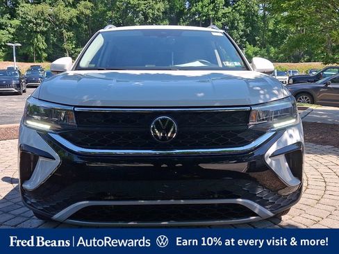 Certified 2023 Volkswagen Taos SE w/ Black Wheel Package FWD image 2