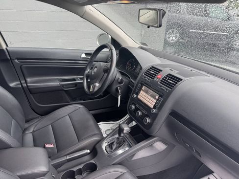 Used 2010 Volkswagen Jetta TDI FWD image 24