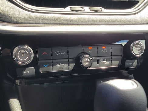 Used 2023 Jeep Compass Sport image 22