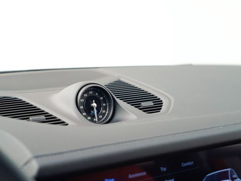 New 2026 Porsche Cayenne image 27