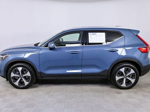 Certified 2025 Volvo XC40 B5 Plus image 2