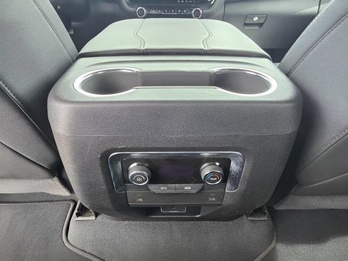 Used 2025 Chevrolet Suburban Z71 AWD/4WD image 11