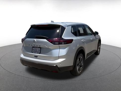 Used 2025 Nissan Rogue SV FWD image 14