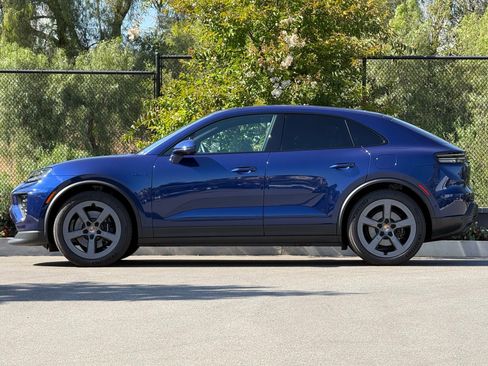 Used 2025 Porsche Macan 4S Electric AWD/4WD image 2