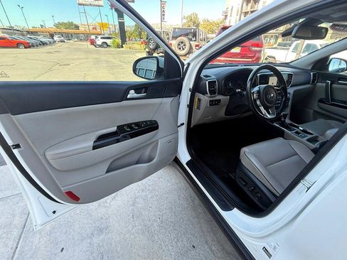 Used 2022 Kia Sportage EX w/ EX Technology Package image 22