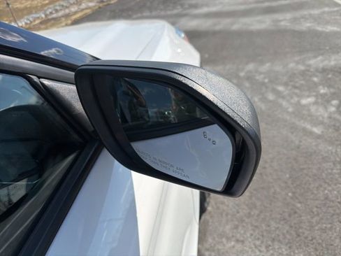 Certified 2022 Ford Explorer XLT w/ Equipment Group 202A image 5