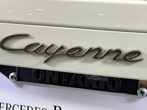 Used 2023 Porsche Cayenne Platinum Edition image 8