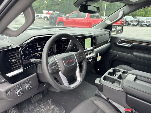 New 2025 GMC Sierra 1500 SLE w/ Preferred Package image 13