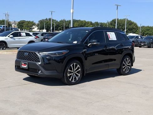 Used 2024 Toyota Corolla Cross XLE w/ Convenience Package FWD image 10