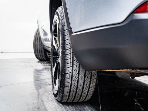 Used 2021 Jeep Grand Cherokee L Laredo image 40