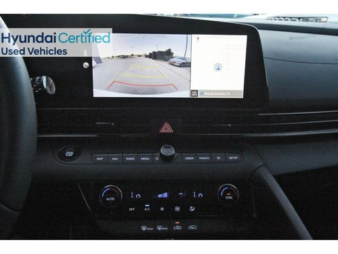 Certified 2025 Hyundai Elantra SEL FWD image 24