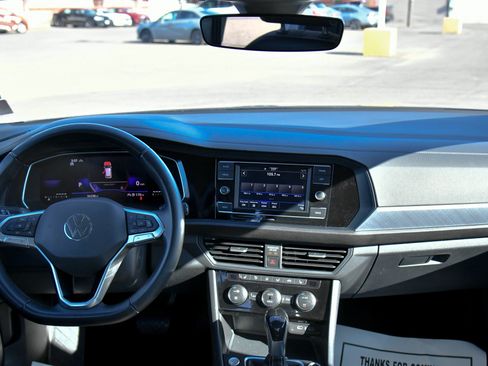 Used 2024 Volkswagen Jetta SE image 33