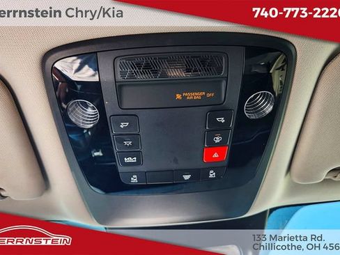 Used 2025 Kia Carnival FWD image 23