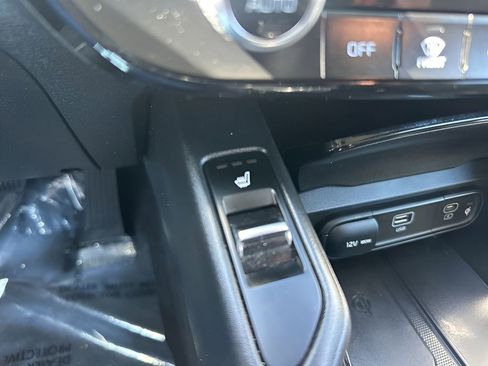 Used 2023 Kia Telluride S image 21