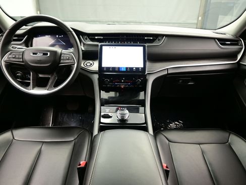 Used 2023 Jeep Grand Cherokee Limited image 17