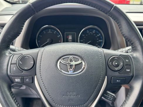 Used 2018 Toyota RAV4 Limited FWD image 22