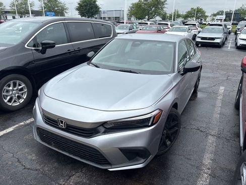 Used 2023 Honda Civic Sport image 2