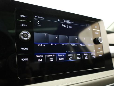 New 2026 Volkswagen Taos SE image 16