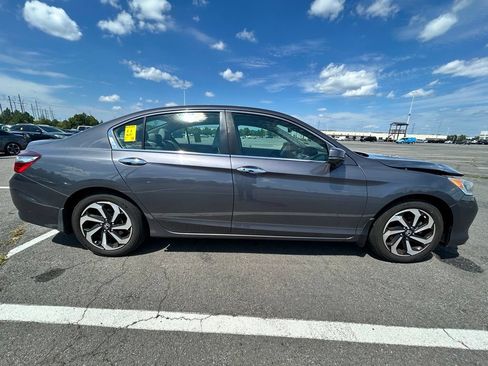 Used 2017 Honda Accord EX-L image 2