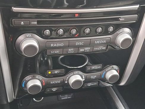 Used 2019 Nissan Pathfinder SV AWD/4WD image 16