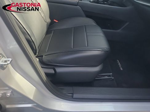 Used 2022 Nissan Rogue SV image 22