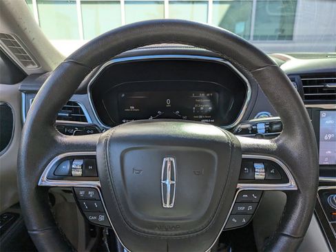 Certified 2020 Lincoln Continental AWD image 27