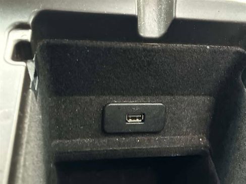 Used 2017 Lincoln MKX Reserve w/ Lincoln MKX Climate Package image 31