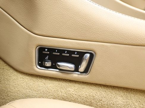 Used 2016 Aston Martin Vanquish Volante RWD image 37