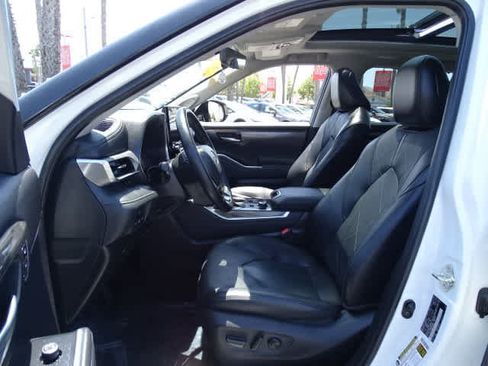 Used 2022 Toyota Highlander Platinum AWD/4WD image 17