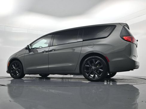 Used 2020 Chrysler Pacifica Touring w/ Advanced Safetytec Group FWD image 36