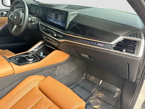 Certified 2025 BMW X6 xDrive40i w/ Parking Assistance Package image 30