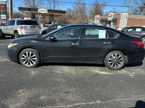 Used 2017 Nissan Altima 2.5 SV w/ Convenience Package image 2