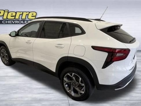 New 2026 Chevrolet Trax LT image 2