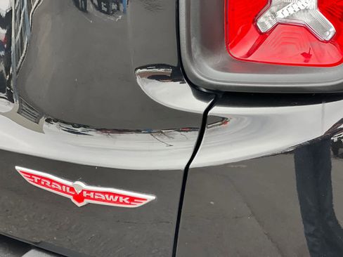 Used 2023 Jeep Renegade Trailhawk w/ Trailhawk Elite Group image 12