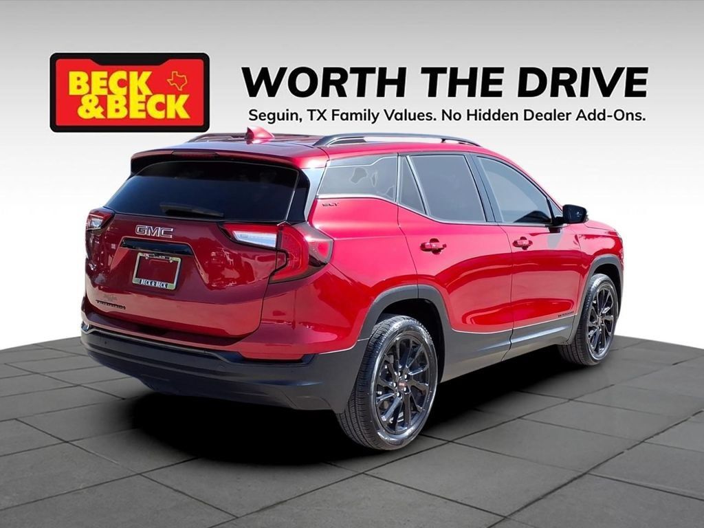 Used 2024 GMC Terrain SLT w/ Elevation Edition FWD image 5