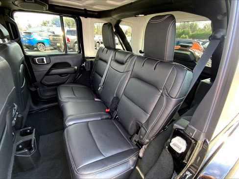 Used 2022 Jeep Wrangler Unlimited Sahara w/ Cold Weather Group image 19