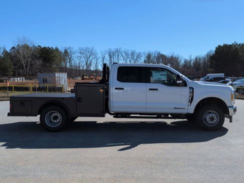 New 2026 Ford F350 XL w/ XL Chrome Package image 3