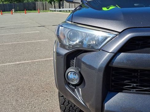 Used 2017 Toyota 4Runner SR5 AWD/4WD image 9