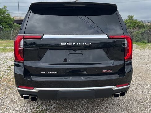 Used 2025 GMC Yukon XL Denali AWD/4WD image 12