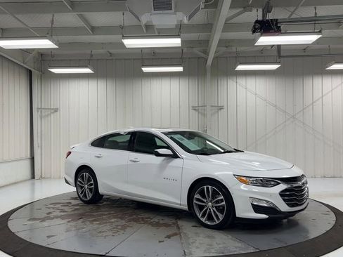 Used 2024 Chevrolet Malibu LT FWD image 2