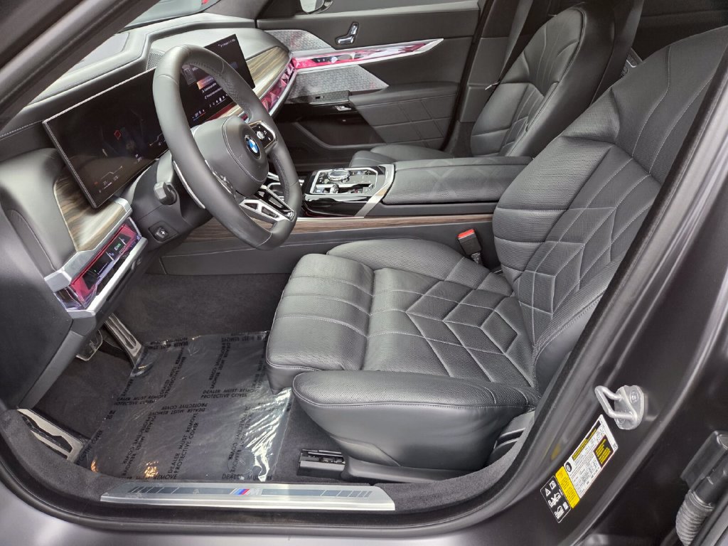 Certified 2023 BMW 760i xDrive AWD/4WD image 28
