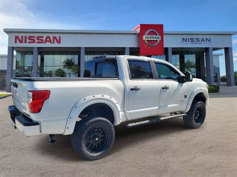 Certified 2022 Nissan Titan SV w/ SV Convenience Package image 5